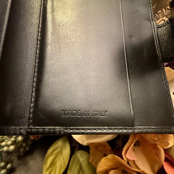 Vintage PRADA Black Spazzolato Leather With Contrast Logo Compact Snap Wallet - Picture 9 of 16